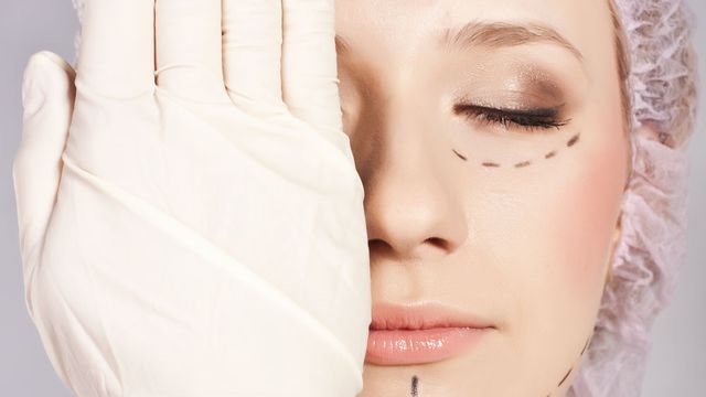 La chirurgie esthétique est l’une des nombreuses spécialisations de la chirurgie plastique